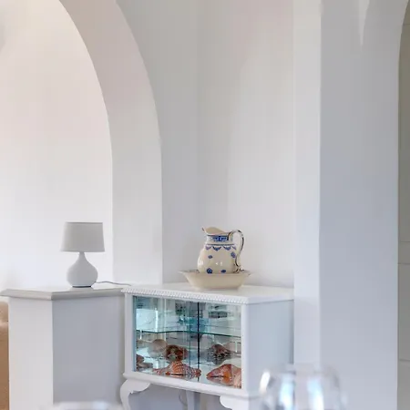 La Vue Vari (Syros)
